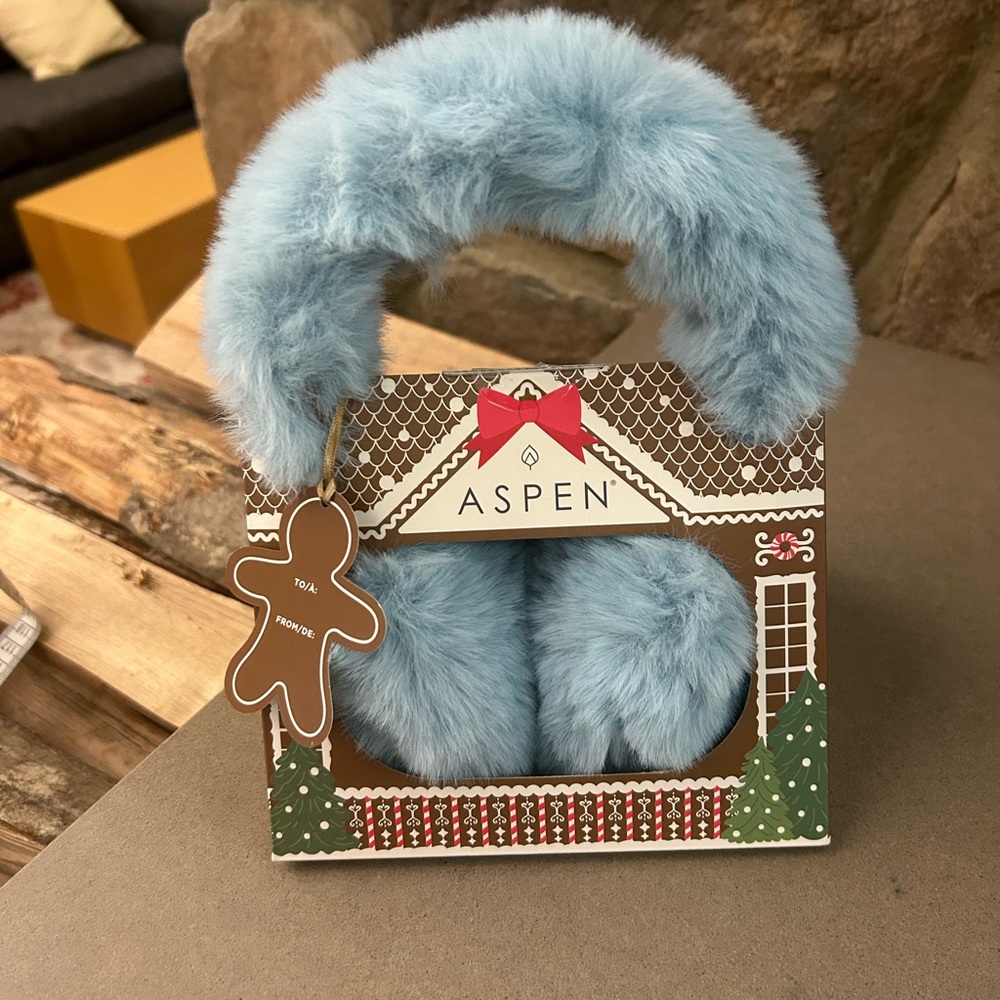 Aspen Earmuffs Cozy Blue Furry Earmuffs for Kids/women  never even opened